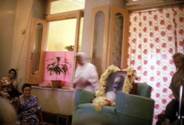 Katie Irani seated on the floor & Aloba ( far right ). Courtesy of Larry & Rita Karrasch