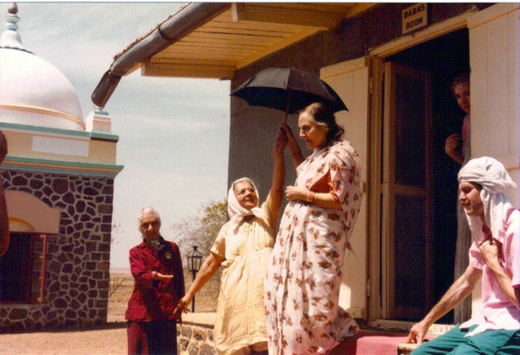 Theus and women mandali, Upper Meherabad, India
