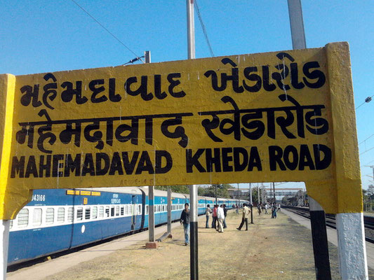 Mehmdabad - Kheda Road Railway Station platform sign