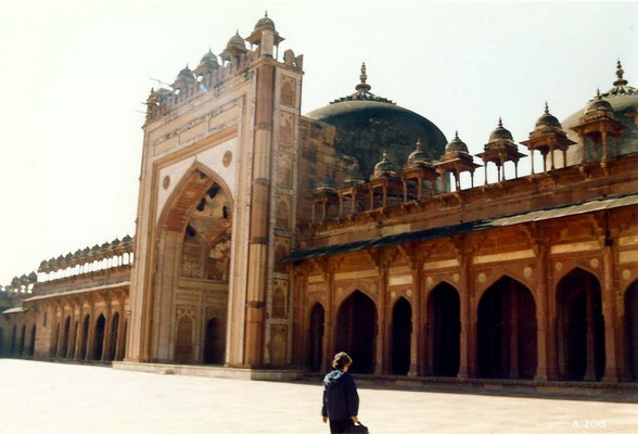 Photo taken by Anthony Zois 1988 ; Fatehpur Sikri - Congregational Courtyard with the Mihrab Shrine ( Western wall )