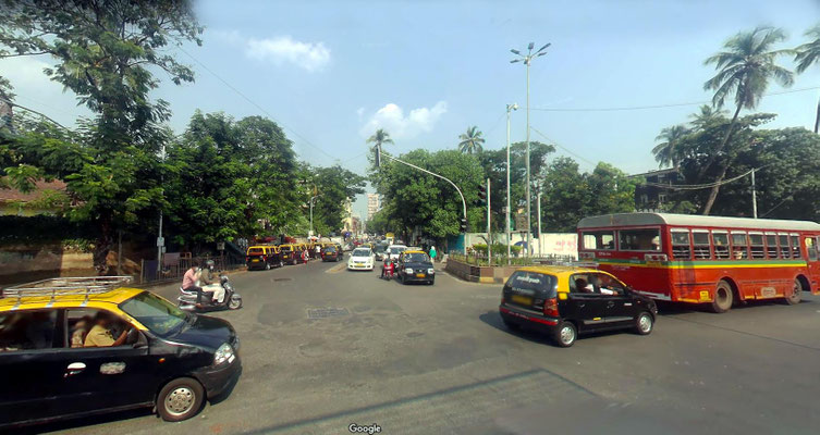 Intersection of Thakurdwar Road & Maharshi Karve Road