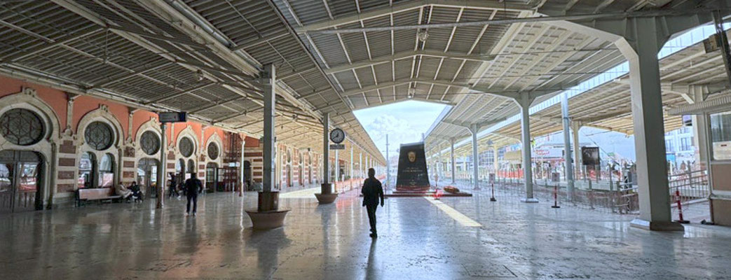 'Sirkeci Station' platform