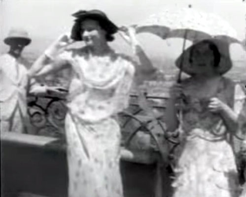 Agra, India. Vivienne dressed-up (centre) with Kitty Davy. Courtesy of  DVD "I am the One Reality" & ECP Archives.