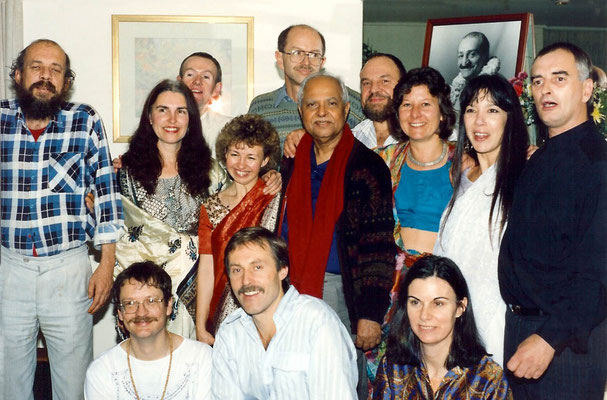 Bhau Kalchuri & John Connor with the Melbourne group.