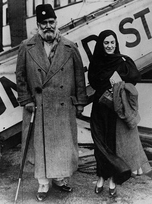 1932 : Shaukat with his English wife at Southampton, England.