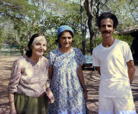 India - Mehera and Meheru with Dennis Shlaen