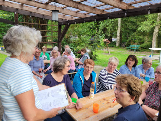 Minigolf in BruVi, Pause mit guter Verpflegung © Christel Stampe