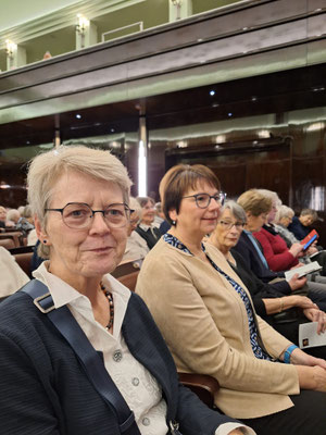 Blick in die Zuschauerreihen mit den Hoyaer LandFrauen © Dagmar Stegmann