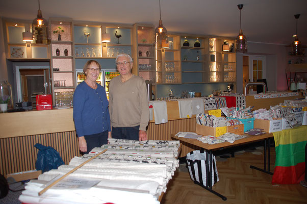 Ehepaar Hausmann bietet "Leinen aus Litauen" an. © Ina Homfeld