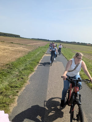 Radlerinnen unterwegs © Anne-Marie Meyer