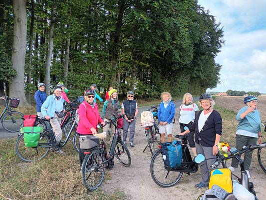 Erster Stopp am "Gendarmshut" in Duddenhausen © Ina Homfeld