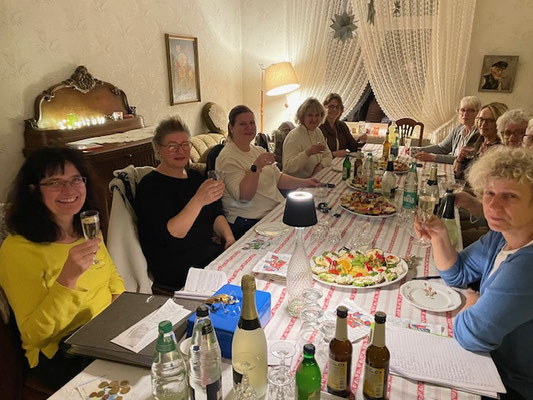 Muntere Runde im Wohnzimmer! © Iris Rohlfs
