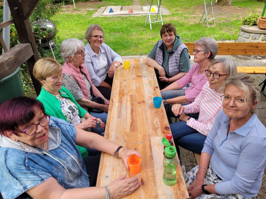 Minigolf in BruVi, Pause mit guter Verpflegung © Christel Stampe