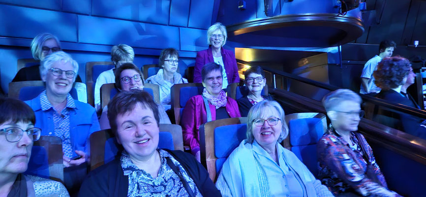 Die LandFrauen in Erwartung auf die Show © Ina Homfeld