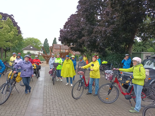 Beim Start in Sarstedt leichter Nieselregen! © Ina Homfeld
