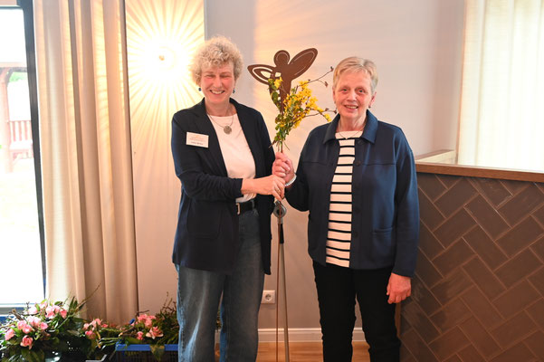 Ortsvertreterin Elsbeth Cordes aus dem Bezirk 1 (Hämelhausen) wird verabschiedet. © Rolf Zacher