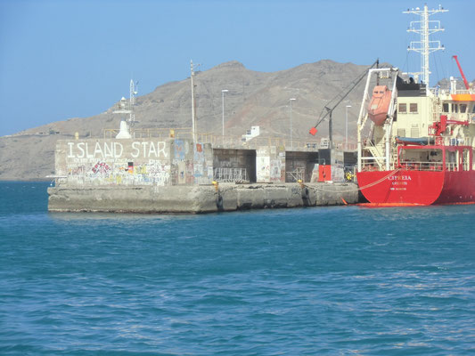 La jetée du port de Mindelo et ses peintures