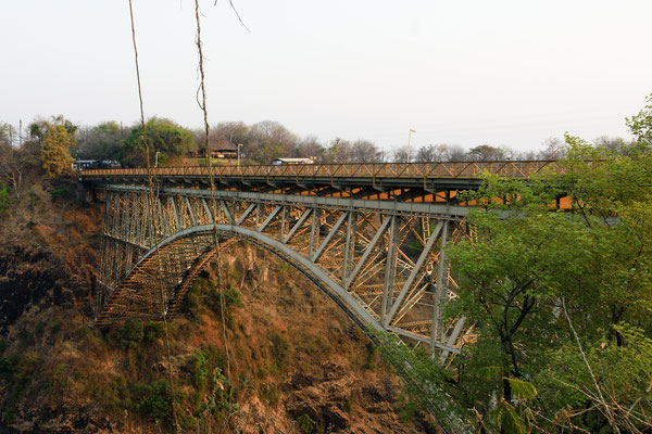 Brücke über den Sambesi und Verbindung nach Sambia