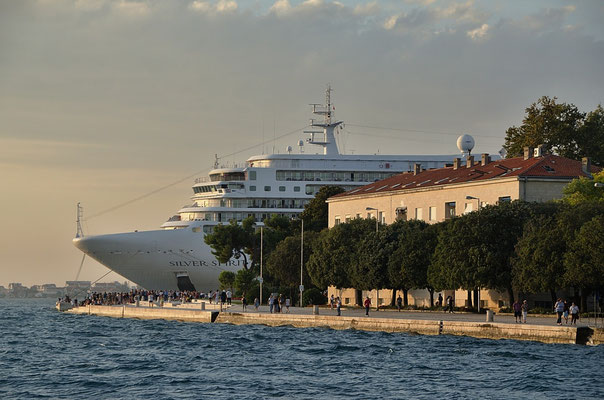 Kreuzfahrtschiff in Zadar