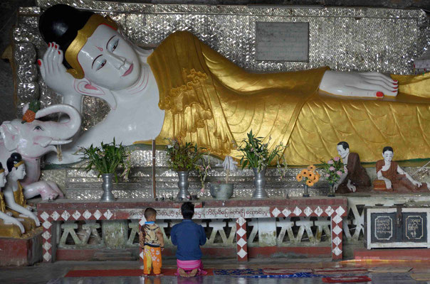 Eine von vielen Buddhafiguren