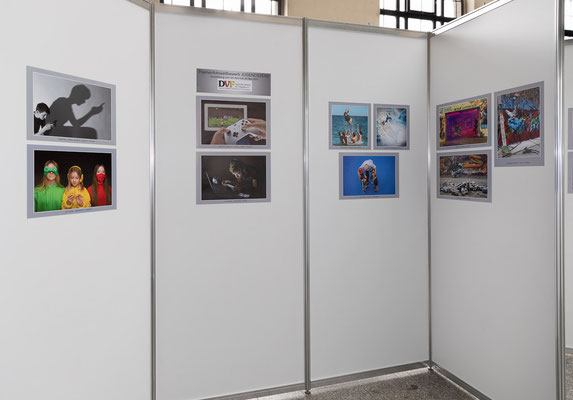 Fotoausstellung der DVF-Themenwettbewerbe "Fankultur" (2020) und "Jugendszene" (2021) - Foto: Rita Boden
