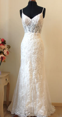 2039 - abito da sposa in pizzo e perline