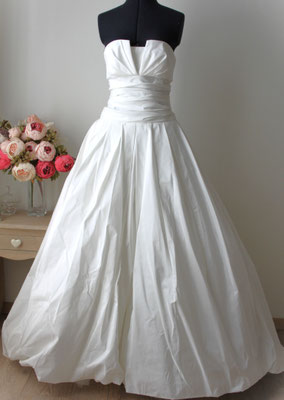1889 - abito da sposa in taffetà drappeggiato