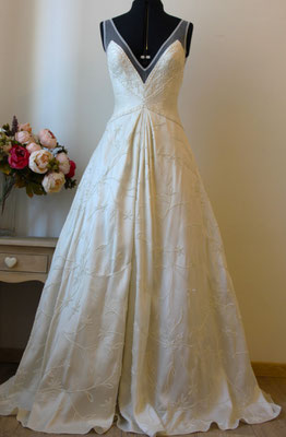 1234 - ABITO DA SPOSA IN MIKADO RICAMATO