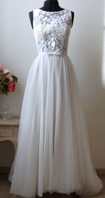 1735 - abito da sposa in pizzo e tulle