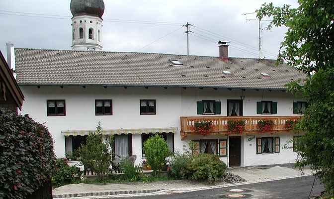 Das Anwesen 2002 beim Umbau des Kirchenwegs