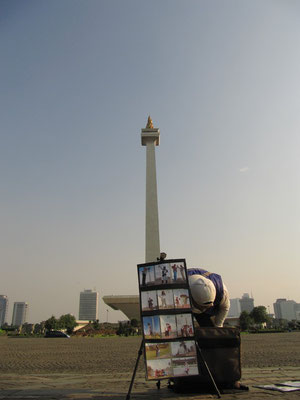 Fotograf vor dem Monas.