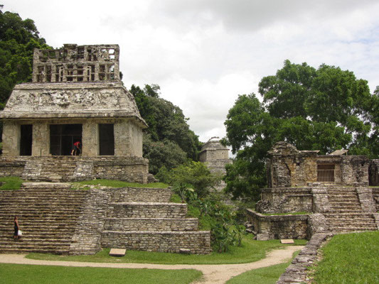 Der Sonnentempel ist für viele ein Beweis, dass die Architekten der Mayas unter dem Einfluß von halluzinogenen Pilzen standen. Super Sache!