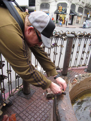 Liebeskonservator am "Schloß-Brunnen".