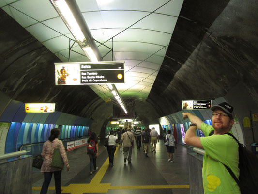  Die Metrô Rio de Janeiro  wurde 1979 eröffnet und besteht derzeit aus zwei Linien mit einer Länge von 40,9 Kilometern und 35 Bahnhöfen.