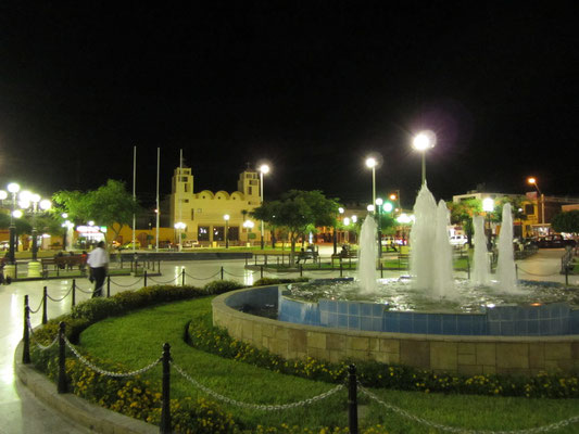 Plaza de Armas am Abend.