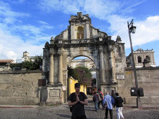 Die Iglesia de San Francisco aus dem 16. Jahrhundert mit dem Grab von Hermano Pedro de San Jose Betancourt, das heute immer noch sehr verehrt wird.