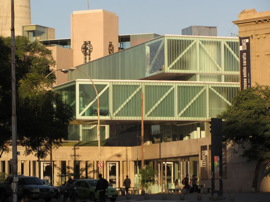 Das MEC (Museo Provincial de Bellas Artes Emilio E. Carrafa), an der Plaza España, ist mit seinen wechselnden Ausstellungen das bedeutendes Kunstmuseum der Stadt.