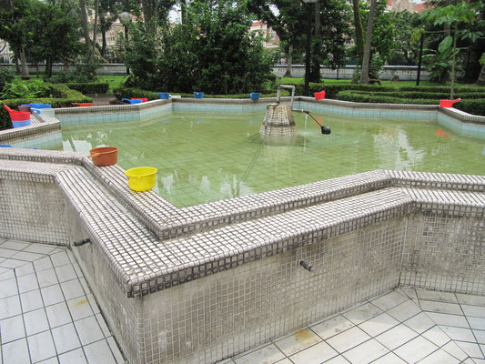 Das Waschbecken der Masjid Jamek.