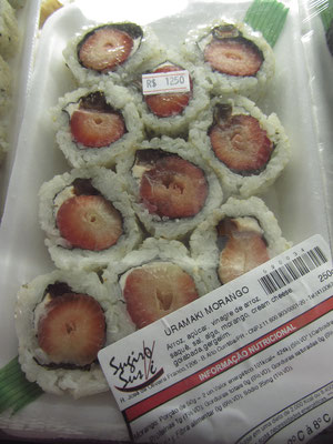 Aber was für ein Sushi! Erdbeer-Sushi, bitte nicht.
