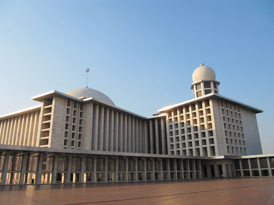 Innenhof der Istiqlal-Moschee.