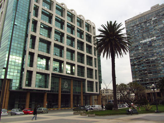 Moderne Architektur. (Plaza Independencia)