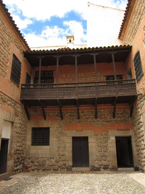 Das Haus Casa de la Moneda (spanisch Münzhaus oder Geldhaus), auch Casa Real de la Moneda (Königliches Münzhaus oder Königliches Geldhaus) in der Stadt Potosí in Bolivien ist eine ehemalige Münzprägeanstalt, die heute als Museum besichtigt werden kann.