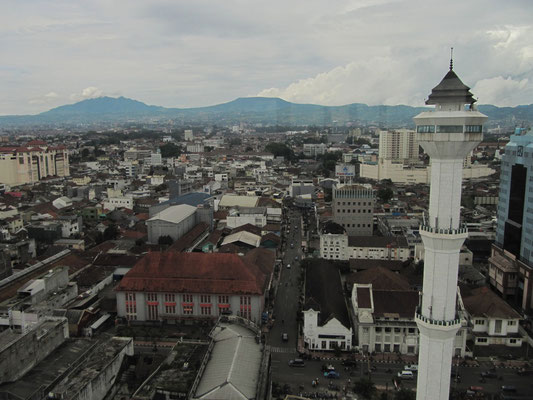 Blick von der zentralen Agung-Moschee.