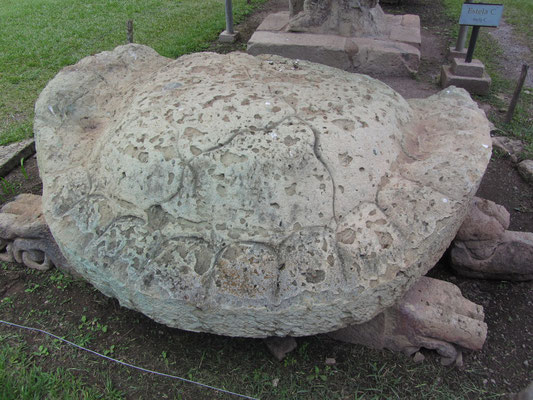 Altar in Form einer Riesenschildkröte.