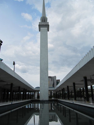 Das Minarett der Masjid Negara.