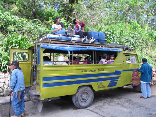 Schul-Jeepneys.