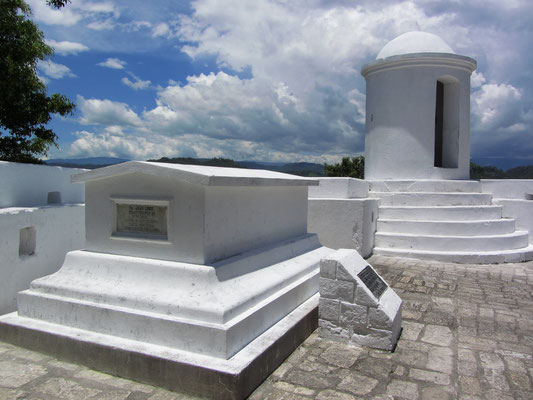 Das Grab des ehemaligen Präsidenten von El Salvador und später Honduras Juan Lindo. (Castillo San Cristobal)