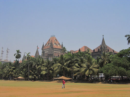 Der Oval Maidan mit dem High Court im Hintergrund