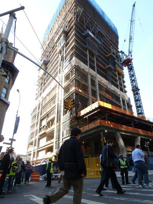 Es wird gebaut rund um den Ground Zero.