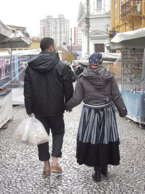 Taditionelle Trachten. (Largo da Ordem)